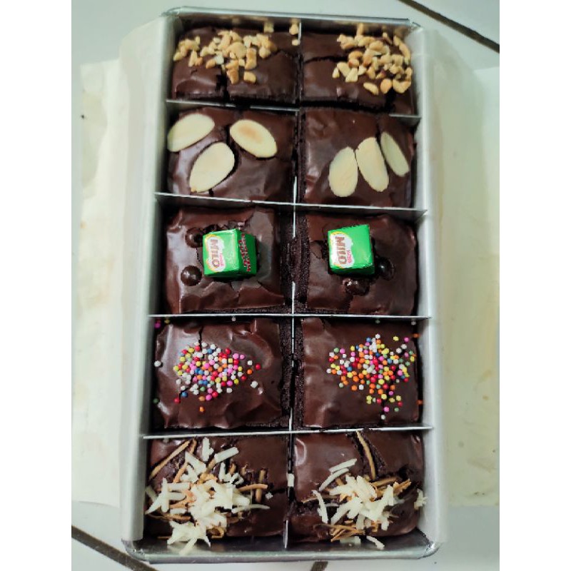 

FUDGY BROWNIES UK 20 X 10