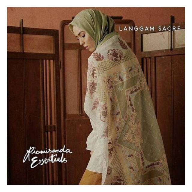Ria Miranda Essential Scarf