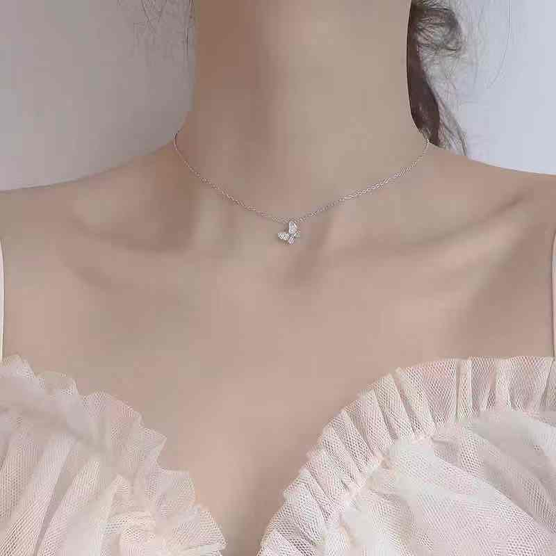Kalung Rantai Liontin Kupu-Kupu Hias Kristal Imitasi Berkilau Elegan untuk Wanita / Hadiah