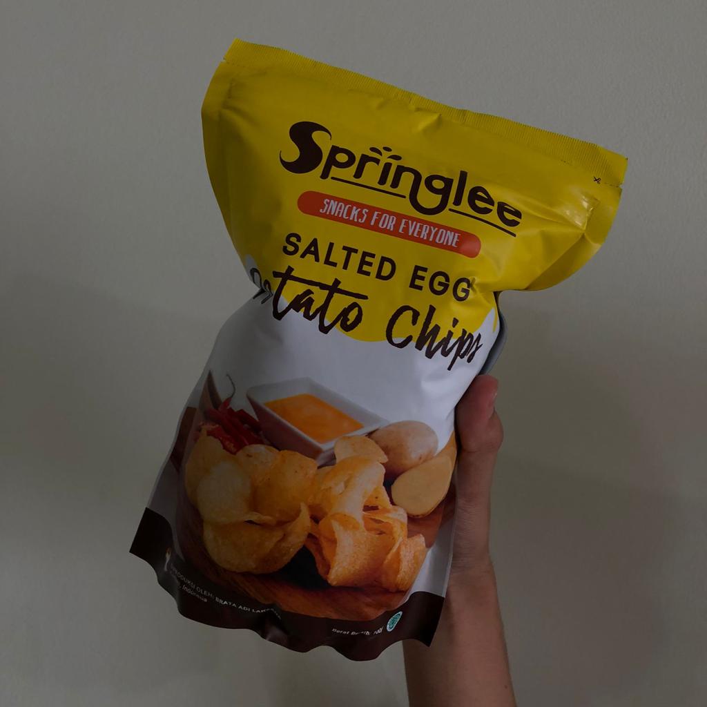 

Niugini Food SPRINGLEE ( Salted Egg Potato Chips) 100gr