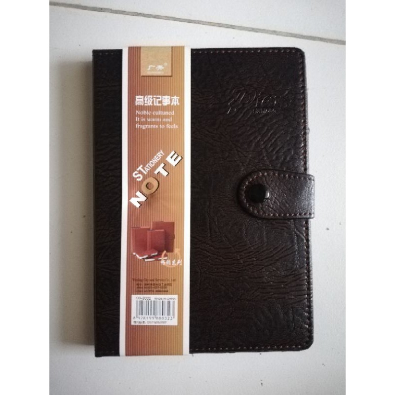 

buku notebook 32k / buku diary 32k kancing dan tempat pulpen