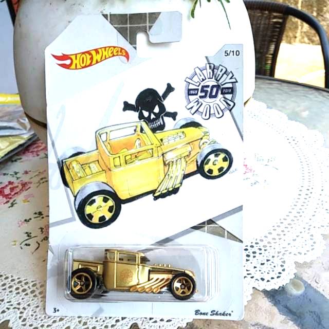 hot wheels larry wood bone shaker