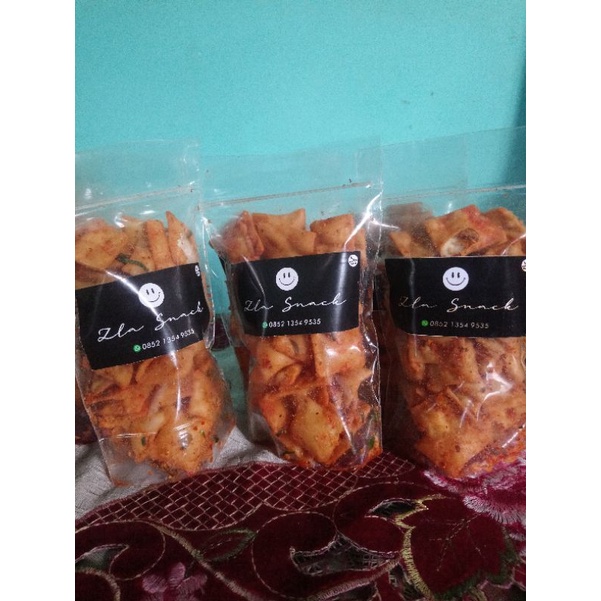 

KERUPUK PANGSIT PEDAS DAUN JERUK 100GR