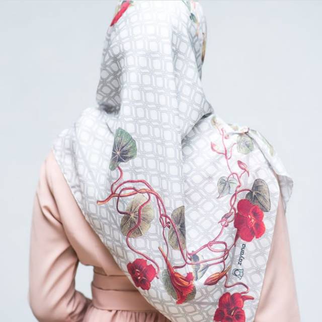 Preloved Amira Grey Scarf by Zayana Printed Organic Voal Hijab Segi4 Segiempat PL