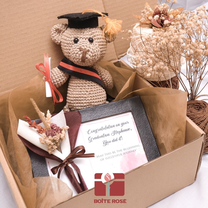 

Gift bear flower | Hadiah wisuda, Hadiah ultah, kado nikah