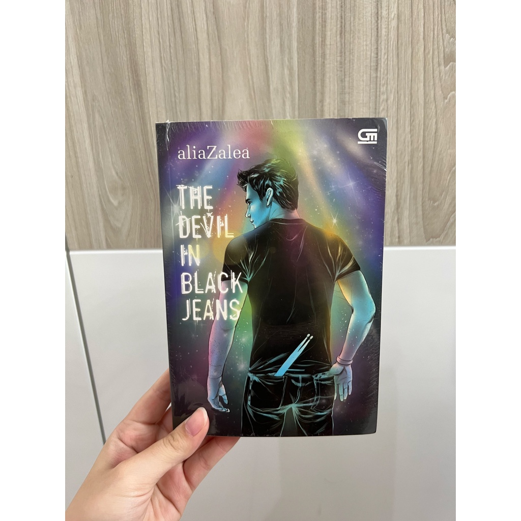 Novel The Devil In Black Jeans oleh AliaZalea