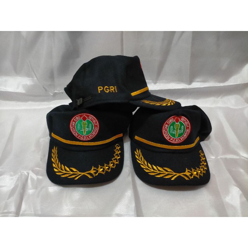 TOPI PGRI LAKEN