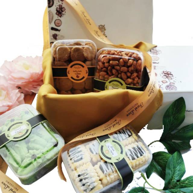 

PARCEL Cookies 4 pack Spesial By First Love Patisserie