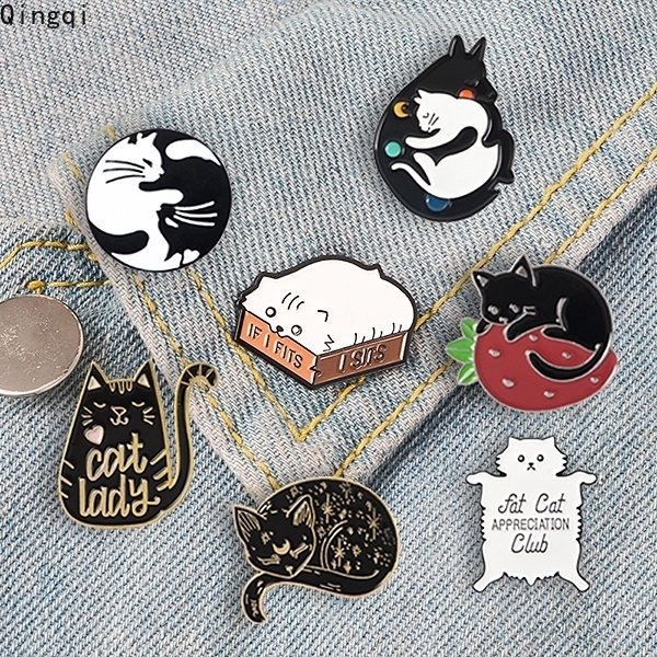 Bros Pin Enamel Bentuk Kartun Kucing Hugging Cat Untuk Pakaian