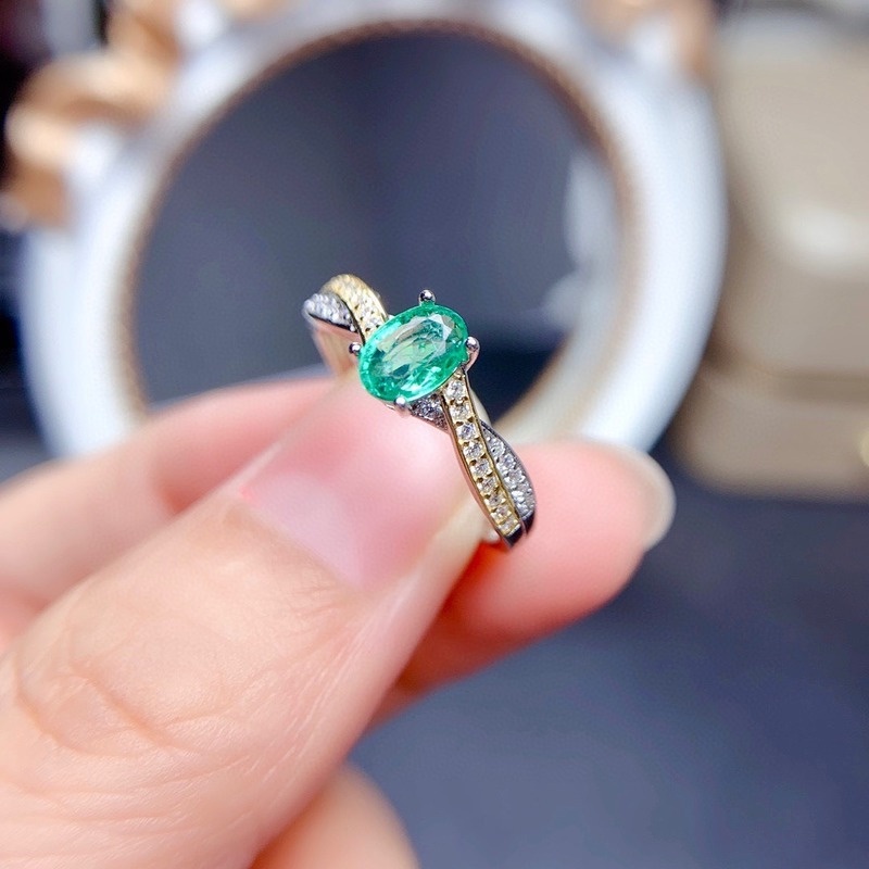 Luxury Fashion Green Moissanite Two-Tone Ring