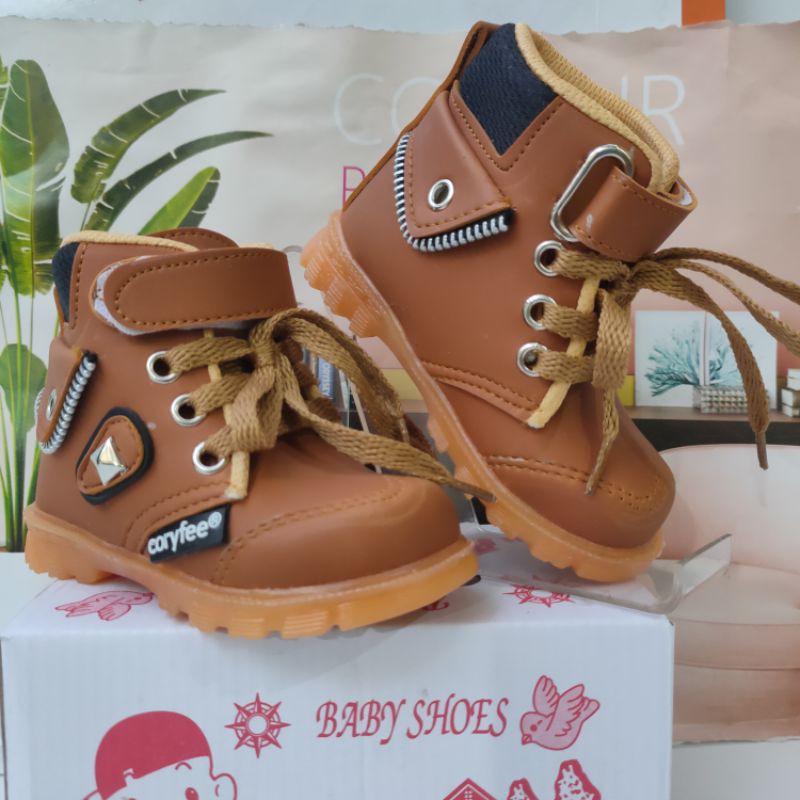 Sepatu boots anak