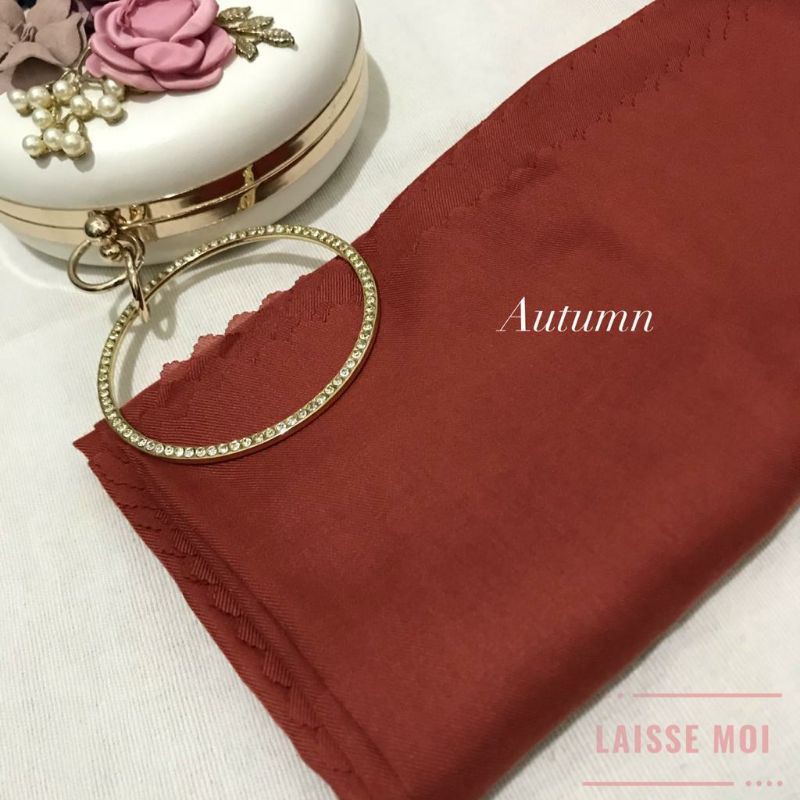 

Laisse Moi Voal - AUTUMN with iron label