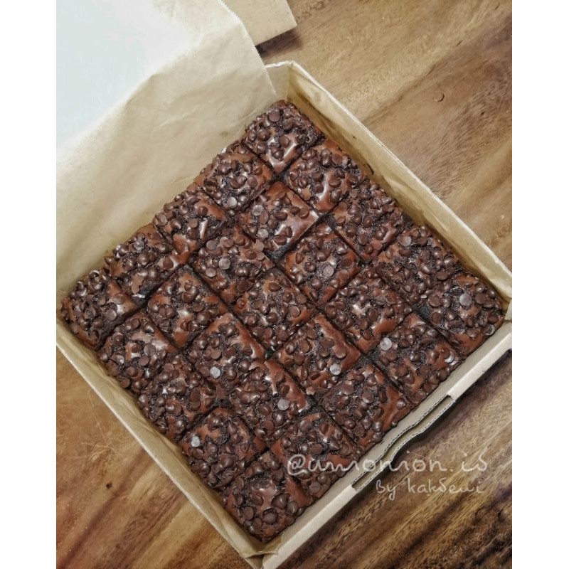 

BROWNIES PREMIUM UNIONION TOPING CHOCOCHIPS, 20X20X4CM, 25 SLICES