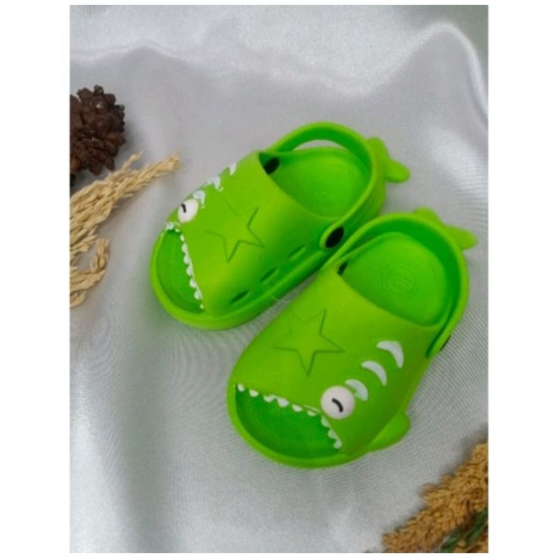 Sandal motif Hiu Anak Uk 20-25