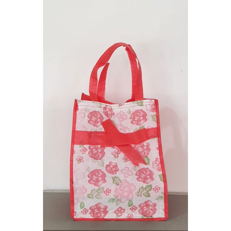 

Tas Kain Spunbond Pita Ukuran 18x18 cm isi 6 pcs