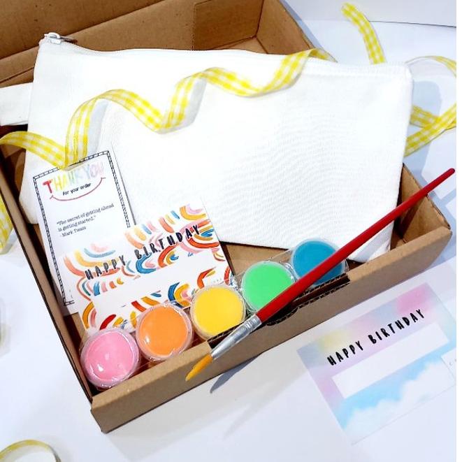 

Promo - PENCIL CASE CANVAS PAINTING KIT BY CIPRATIND MEWARNAI TEMPAT PENSIL KREATIFITAS ANAK HADIAH EDUKASI HAMPERS ULTAH HEMAT