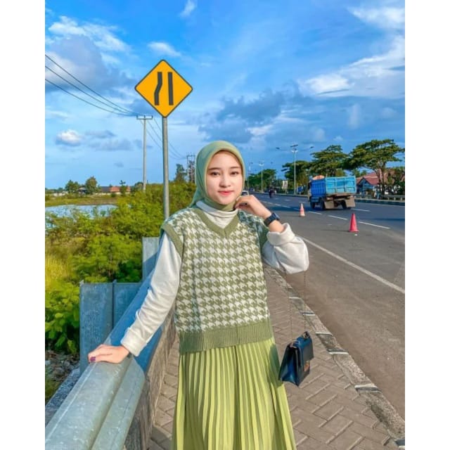 [BISA COD] Rompi rajut / Jennie vest knit / Rompi korea / Rompi wanita Rajut / Rompi jeni vest / Rom