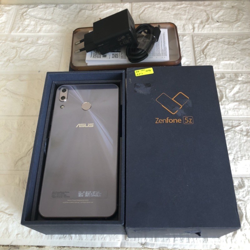 Asus Zenfone 5Z ram 6GB 128GB Silver ZS620KL Bekas - Fullset Resmi second