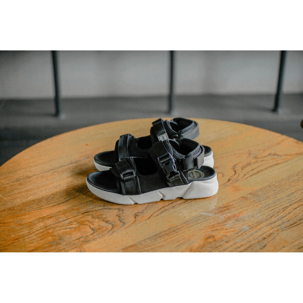 SANDAL KASUAL WANITA VOLKERFOOTWEAR ARTIKEL NAMIE BLACK