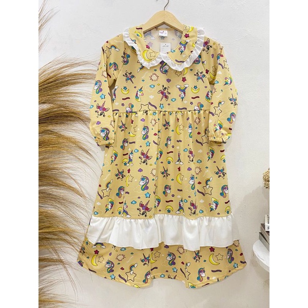 Gamis anak perempuan model rok tumpuk kerah ruffle motif unicorn bahan voxy premium merk latin (8-10
