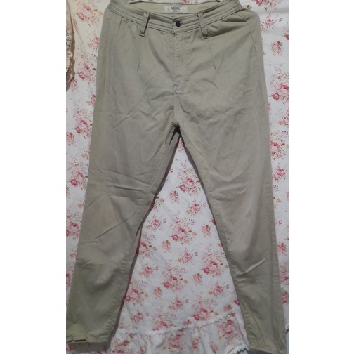 Preloved CelanaJeans Wanita Cream Branded By Income Jeans