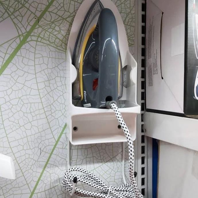 Gantungan Setrika Dan Meja Setrika Di Dinding Minyakzwitsal