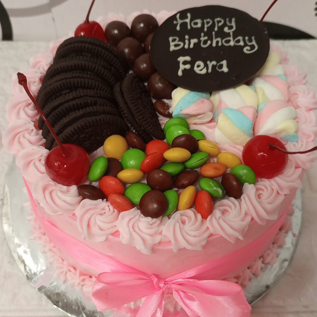 

Tart es krim toping.20 cm. Cha-cha, Marsmello, choco ball. Tart terbuat dari es krim tanpa kue didalamnya