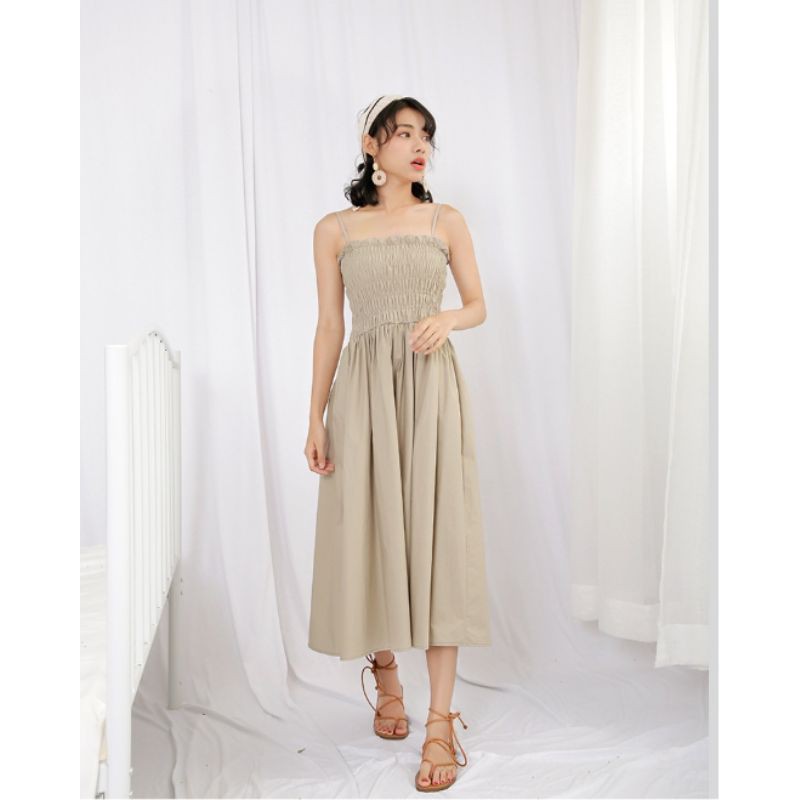 Dress panjang dengan kerut di dada