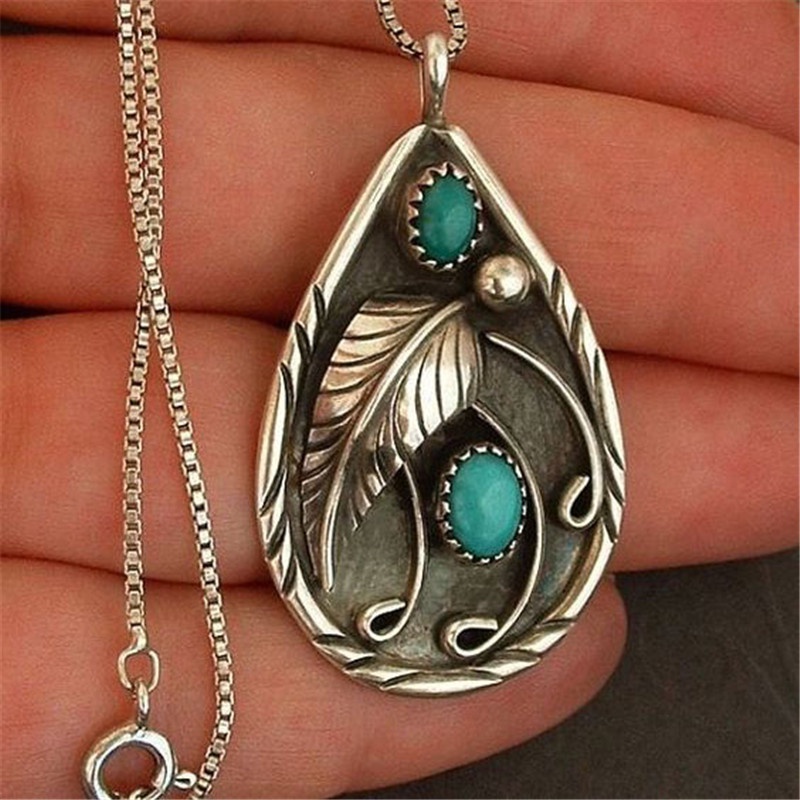 [Ready Stock]Fashion Inlaid Emerald Vintage Feather Pendant Plated S925 Silver Necklace
