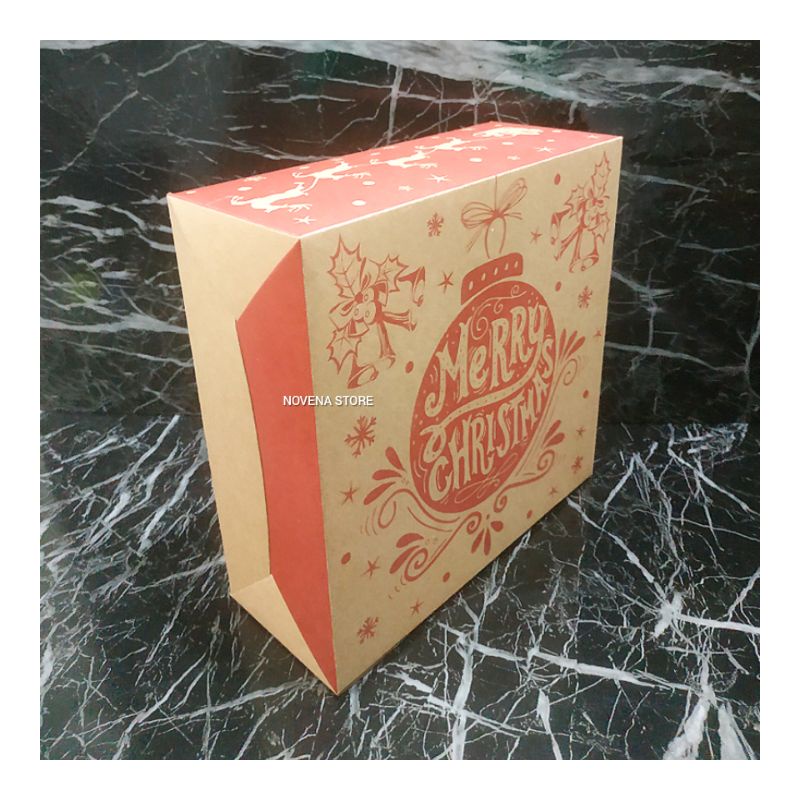 

BOX KOTAK DUS KUE NATAL MERRY CHRISTMAS 20X20X8CM BAHAN KRAFT LAMINASI-X'MAS2205