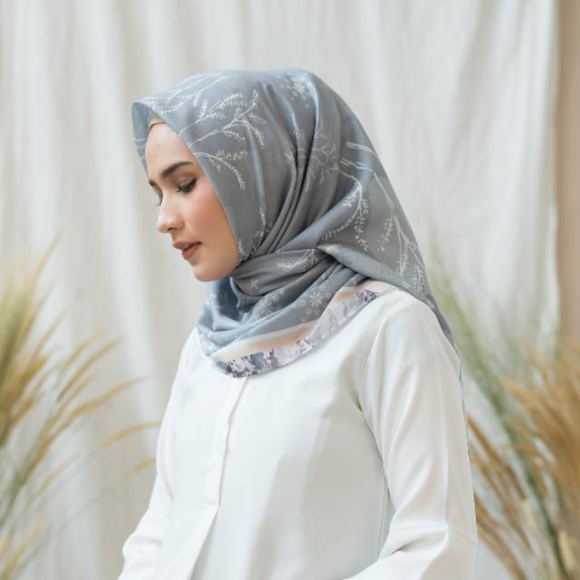 preloved magala grey scarf heaven lights