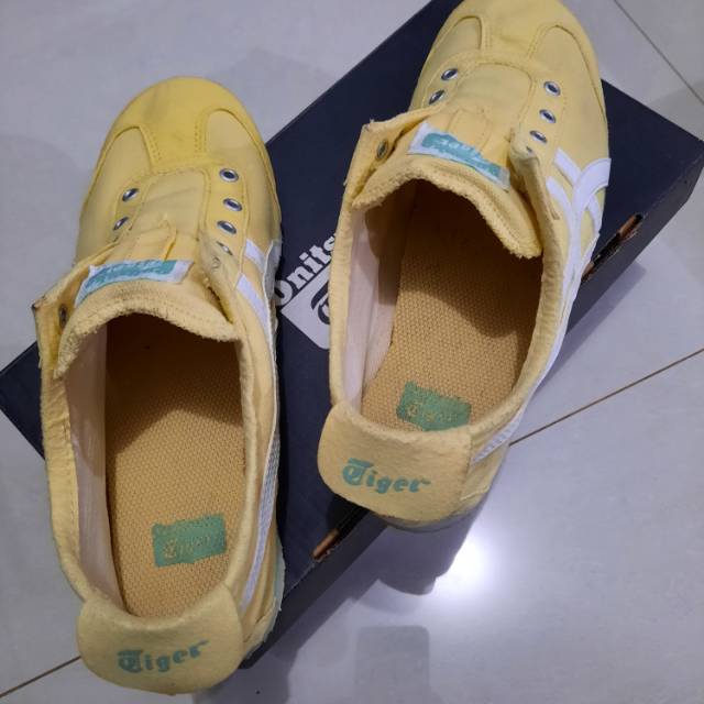 onitsuka tiger slip on kuning