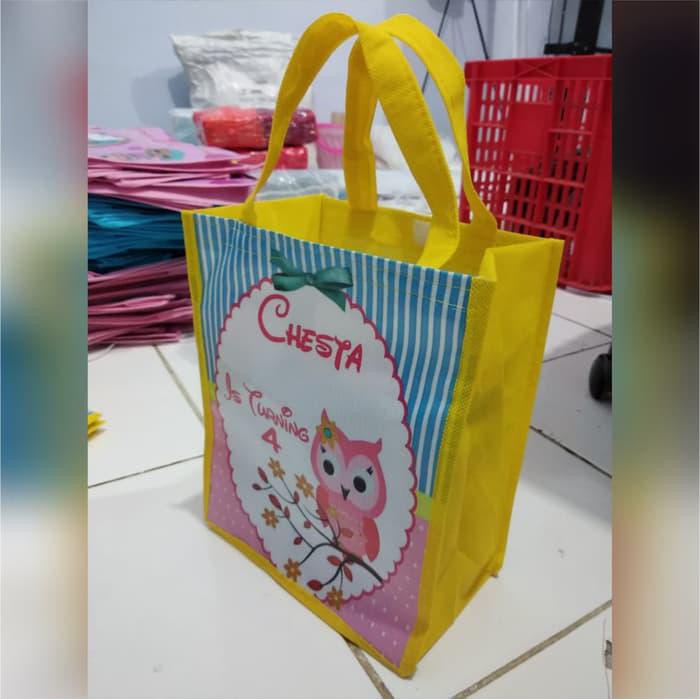 

goodiebag souvenir ukuran 40x10x30cm