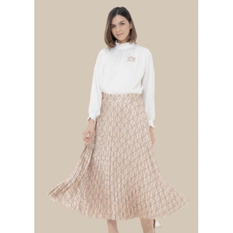 Chain Skirt Wearing Klamby in Nude size M NEW