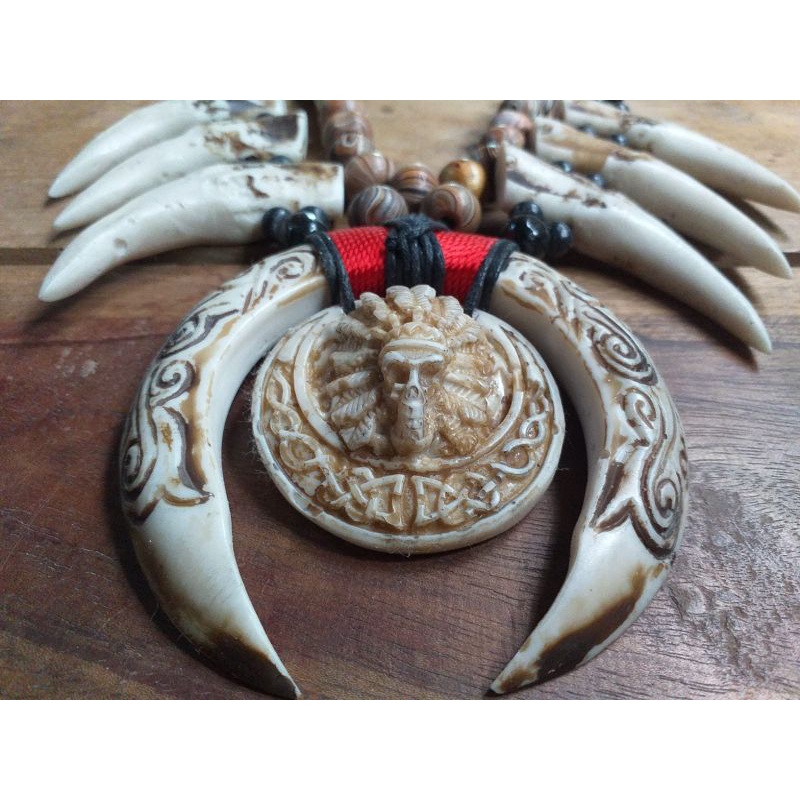 Kalung Taring Babi Ukir Dayak