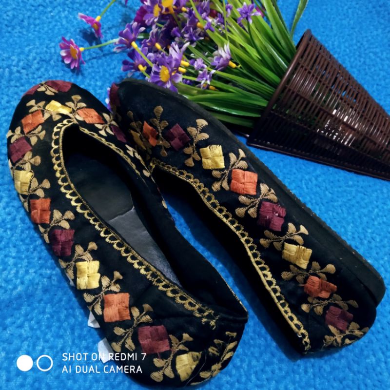 Preloved sepatu wanita bordir