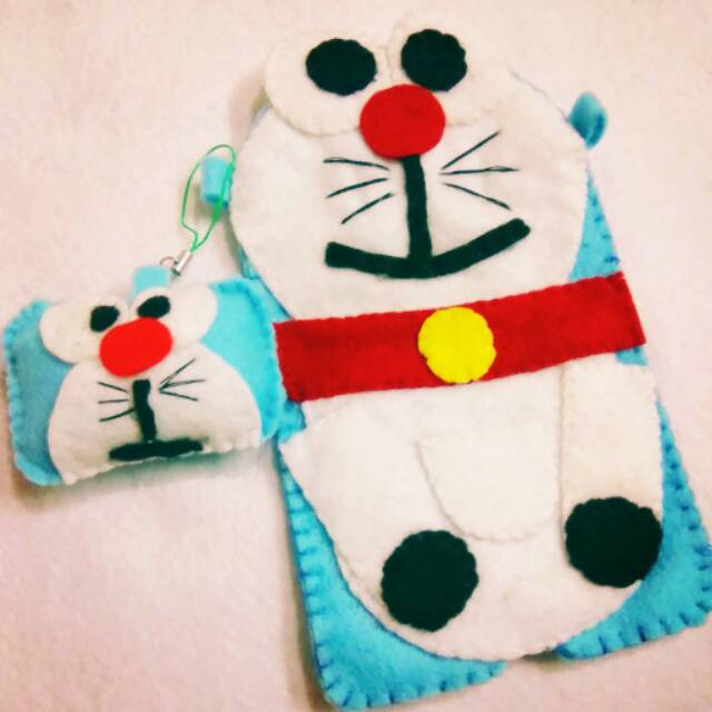 Hp Case + gantungan Hp Doraemon