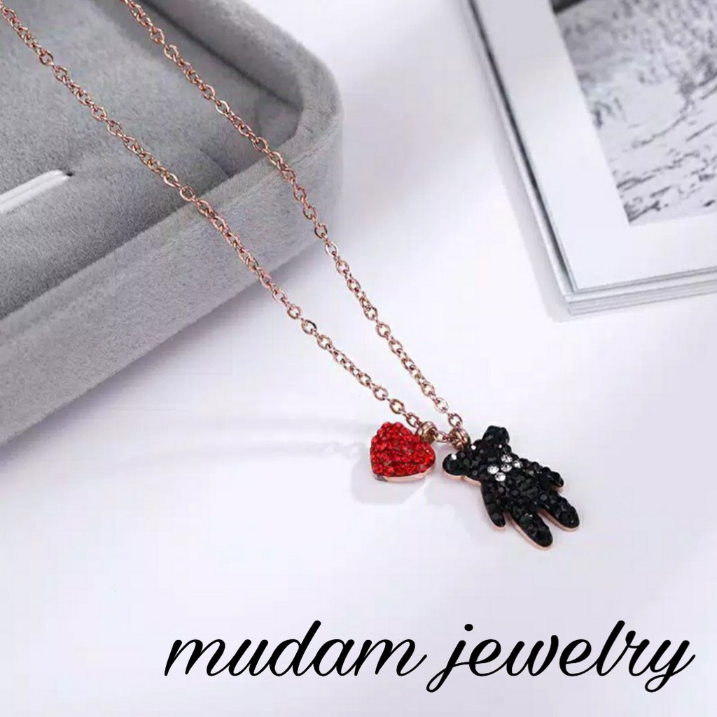 Kalung Panda Hitam Dengan Love Merah Titanium Lapis Emas 18K