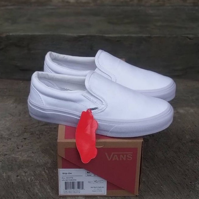 vans slip on total white