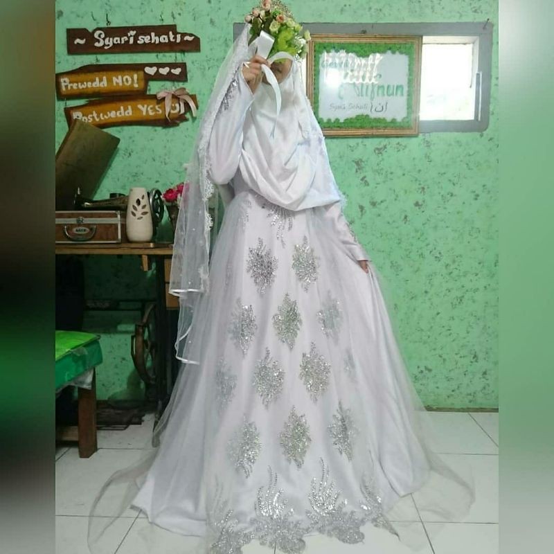 Gaun Walimah Pengantin Syar'i bukan Preloved