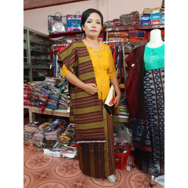 KAIN SONGKET SARUNG SELENDANG PUCCA TENUN TOBA KAIN LILIT BAWAHAN PESTA CEWEK MERAH GOLD ETNIK BATAK