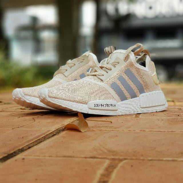 Sepatu Adidas NMD R2