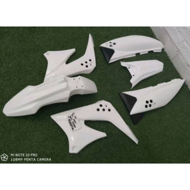 Cover body KLX 150 Lama Putih