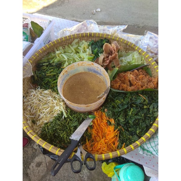 

Pecel Pincuk Khas Madiun