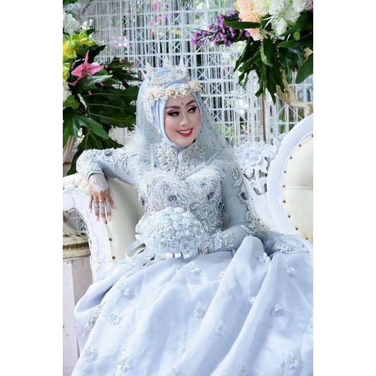 Gaun Silver bekas