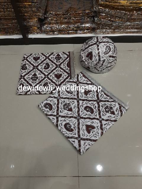 Sepasang Jarik Prodo + Blangkon, Motif Sido Luhur