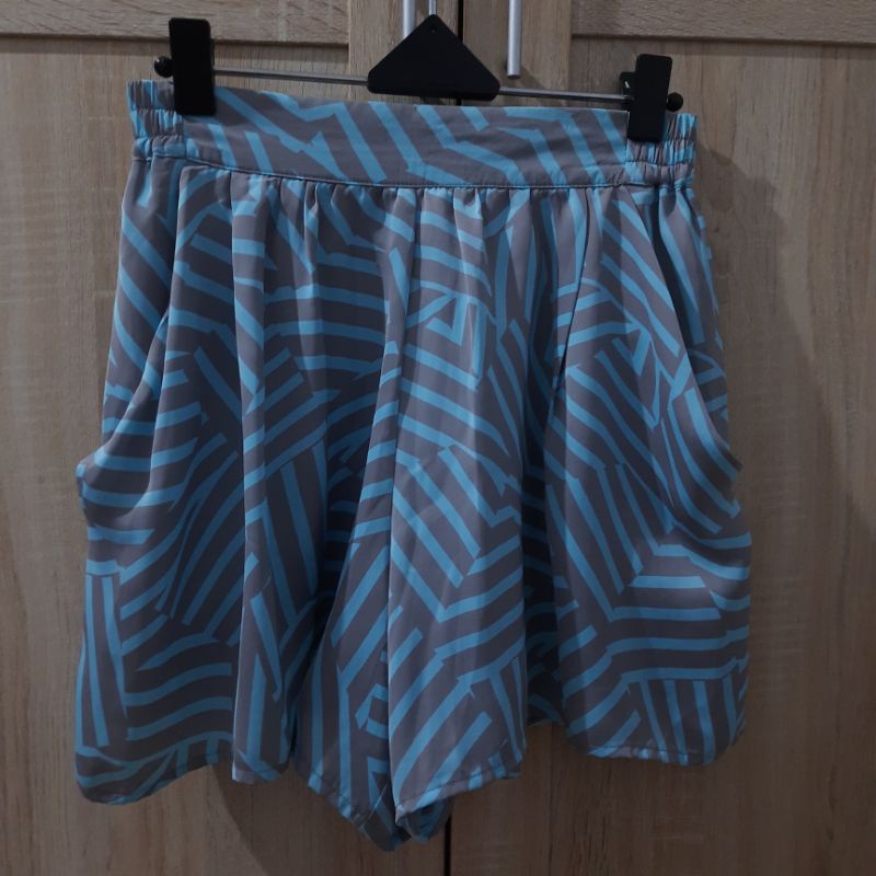 Preloved Skort Celana Hot Pants Pendek Pantai Pendek Uniqlo