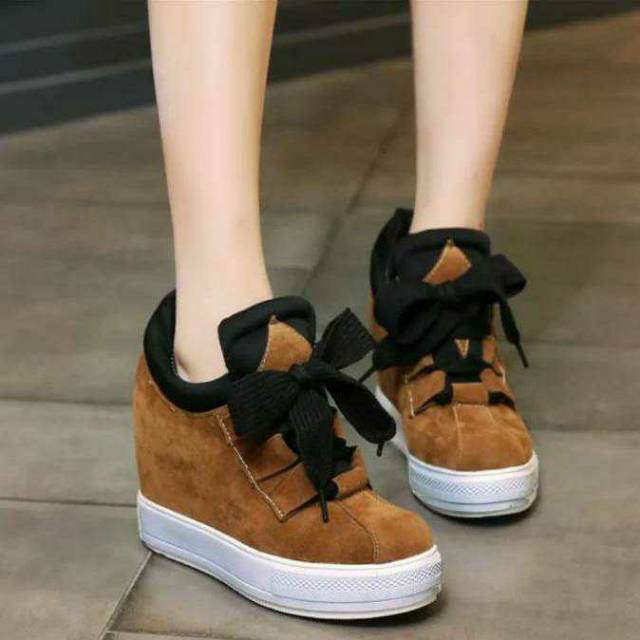 sepatu sneakers wanita/sepatu import/Sepatu sneakers hak dalam md 910
