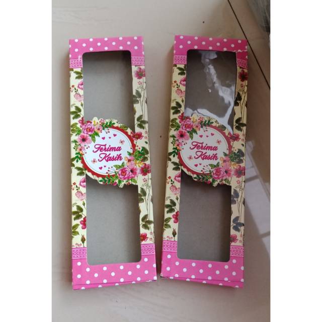 

Paper box 22-23 x 7cm untuk souvenir