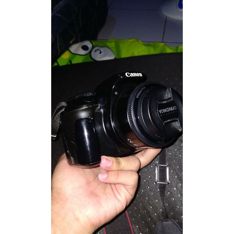 kamera canon 1100D